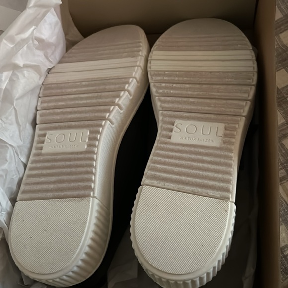 NWT women’s 8.5 Naturalizer black turner platform sneaker - Picture 2 of 6